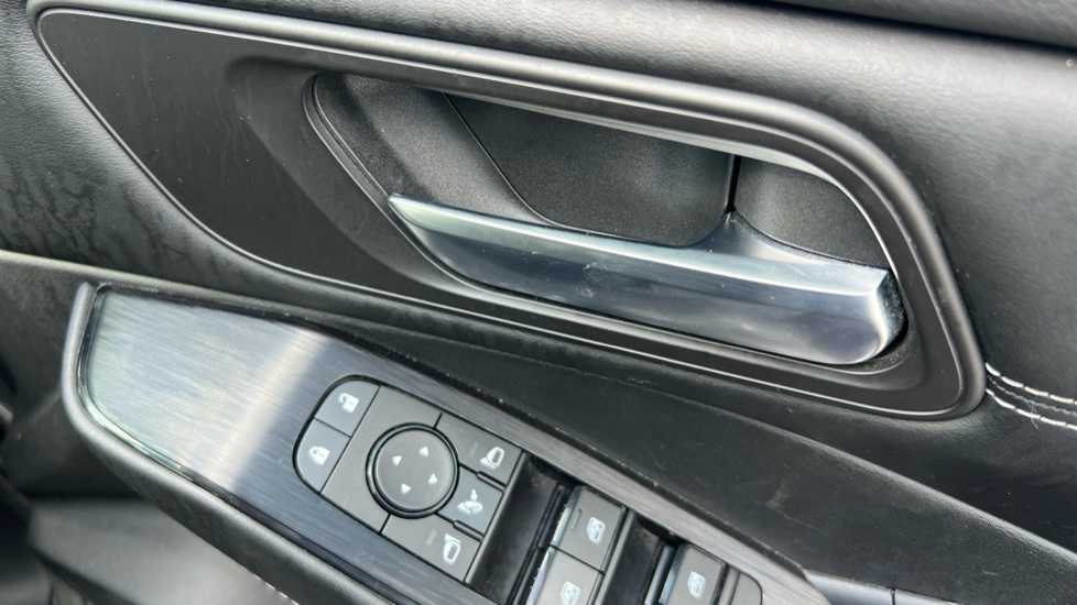 Nissan Qashqai 1.3 DiG-T MH 158 N-Connecta 5dr Xtronic Petrol Hatchback - Image 38