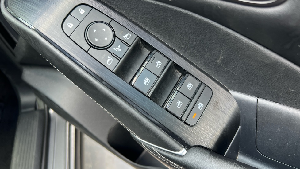 Nissan Qashqai 1.3 DiG-T MH 158 N-Connecta 5dr Xtronic Petrol Hatchback - Image 39