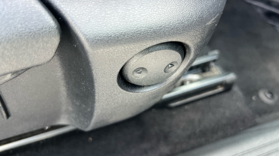 Nissan Qashqai 1.3 DiG-T MH 158 N-Connecta 5dr Xtronic Petrol Hatchback - Image 40