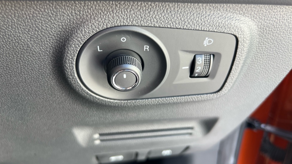 MG ZS 1.0T GDi Exclusive 5dr DCT Petrol Hatchback - Image 37