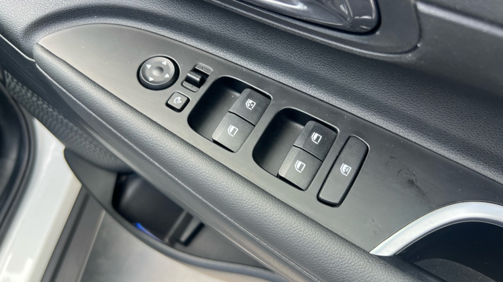 Hyundai BAYON 1.0 TGDi 48V MHEV Premium 5dr DCT Petrol Hatchback - Image 38