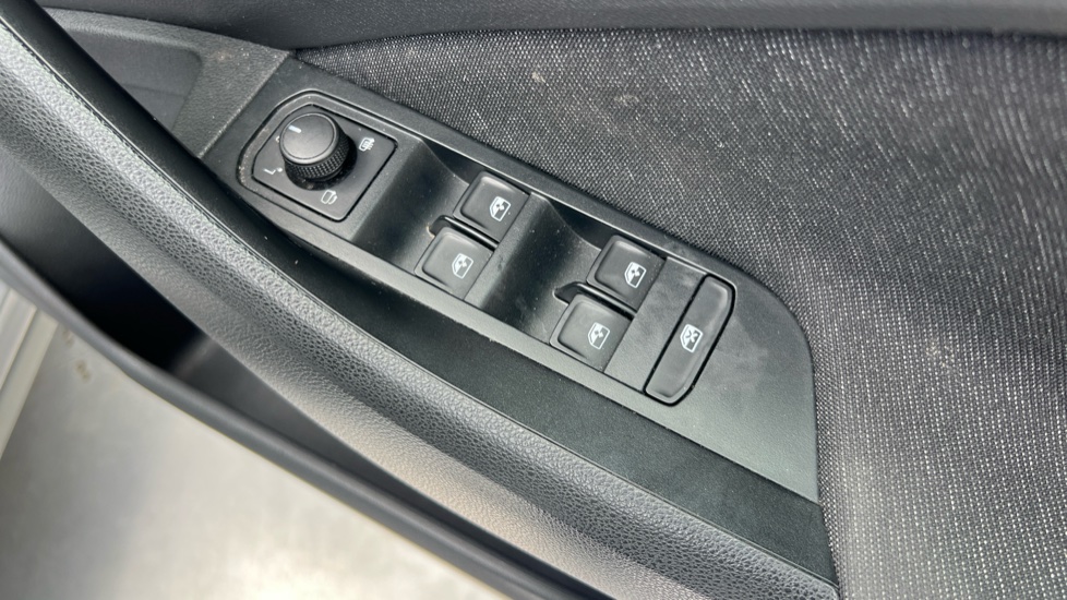 Skoda Kamiq 1.0 TSI SE L 5dr DSG Petrol Hatchback - Image 38