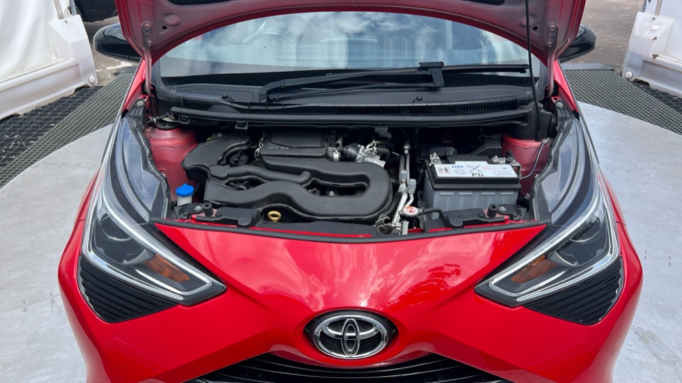 Toyota Aygo 1.0 VVT-i X-Trend TSS 5dr Petrol Hatchback - Image 8