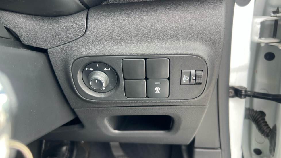 Citroen C3 1.2 PureTech C-Series Edition 5dr Petrol Hatchback - Image 34