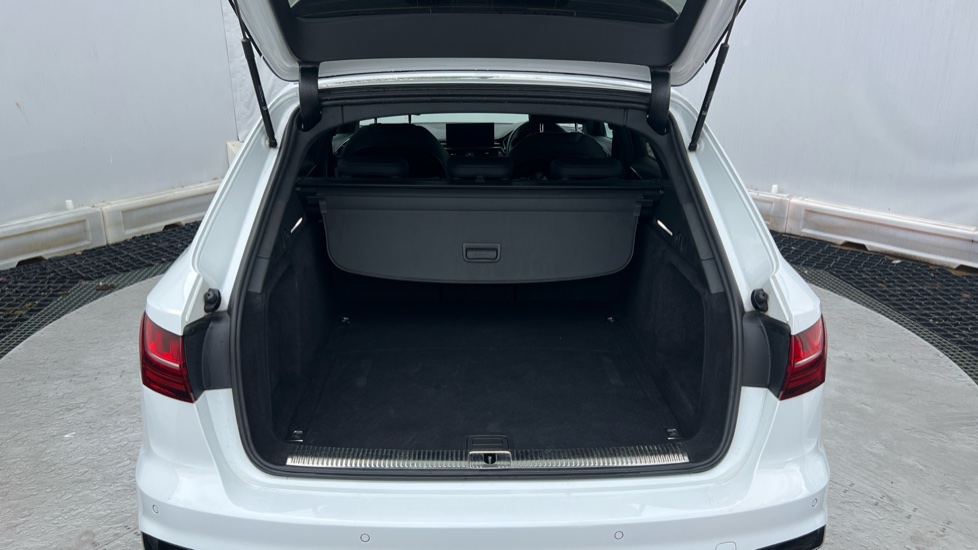 Audi A4 35 TFSI Black Edition 5dr S Tronic Petrol Estate - Image 4