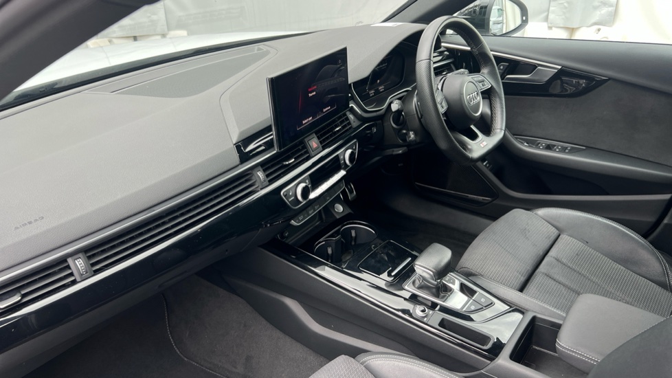 Audi A4 35 TFSI Black Edition 5dr S Tronic Petrol Estate - Image 9