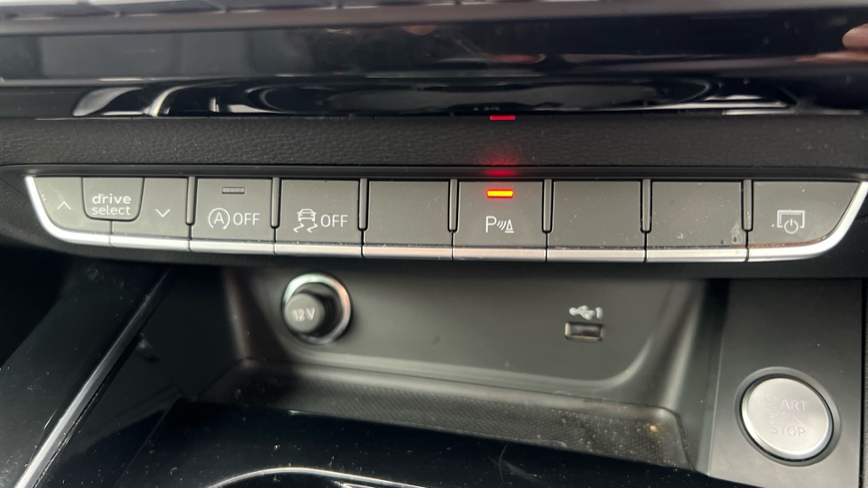 Audi A4 35 TFSI Black Edition 5dr S Tronic Petrol Estate - Image 30