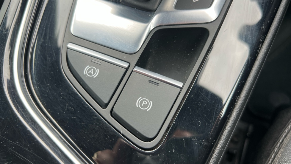 Audi A4 35 TFSI Black Edition 5dr S Tronic Petrol Estate - Image 32