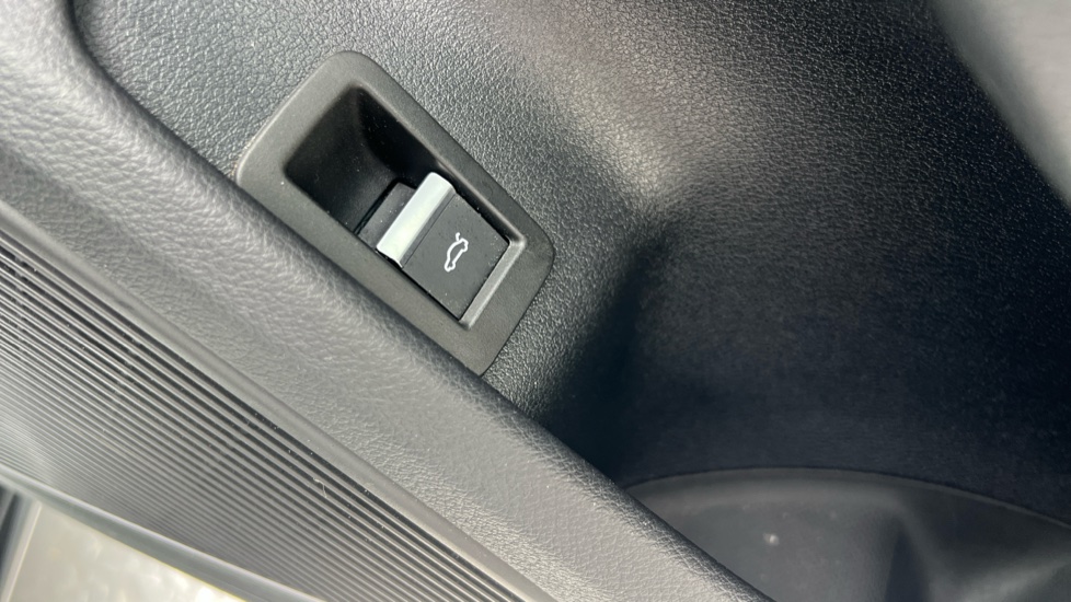 Audi A4 35 TFSI Black Edition 5dr S Tronic Petrol Estate - Image 44