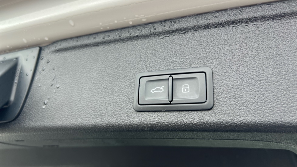 Audi A4 35 TFSI Black Edition 5dr S Tronic Petrol Estate - Image 46