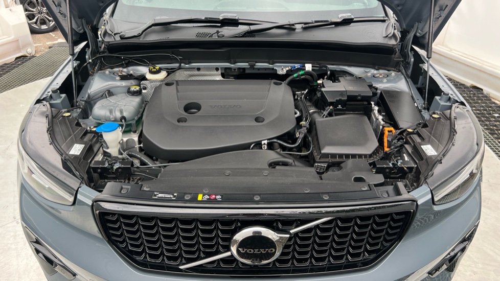 Volvo XC40 2.0 B4P Plus Dark 5dr AWD Auto Petrol Estate - Image 8
