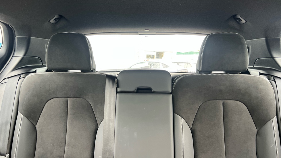 Volvo XC40 2.0 B4P Plus Dark 5dr AWD Auto Petrol Estate - Image 15