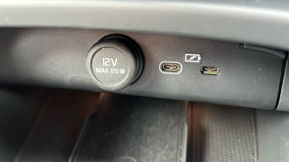 Volvo XC40 2.0 B4P Plus Dark 5dr AWD Auto Petrol Estate - Image 28