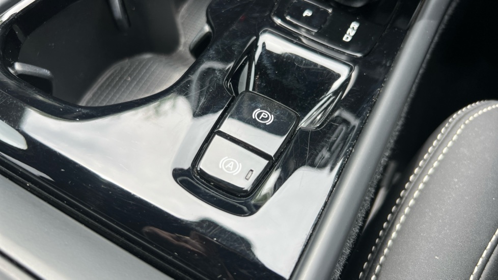 Volvo XC40 2.0 B4P Plus Dark 5dr AWD Auto Petrol Estate - Image 29