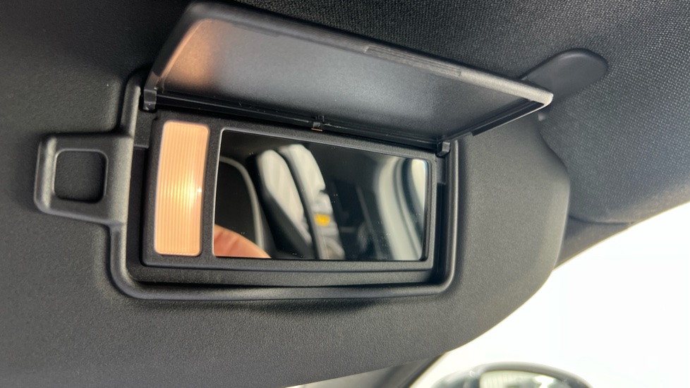 Volvo XC40 2.0 B4P Plus Dark 5dr AWD Auto Petrol Estate - Image 31