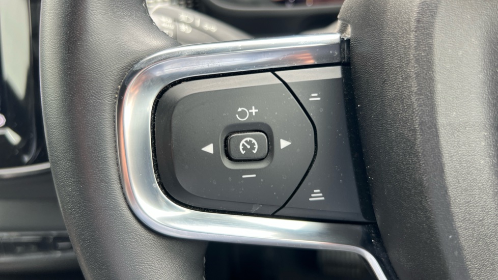 Volvo XC40 2.0 B4P Plus Dark 5dr AWD Auto Petrol Estate - Image 32