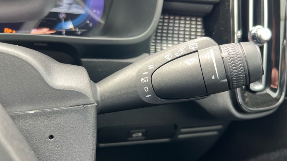 Volvo XC40 2.0 B4P Plus Dark 5dr AWD Auto Petrol Estate - Image 35