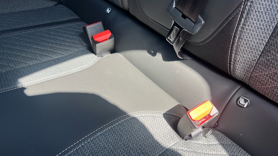Peugeot 208 1.2 PureTech 100 Allure 5dr Petrol Hatchback - Image 17