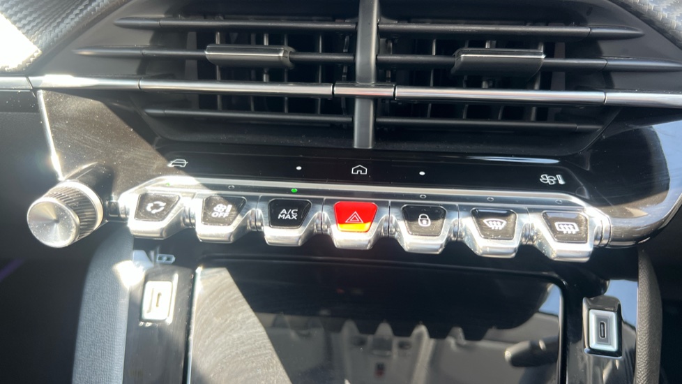 Peugeot 208 1.2 PureTech 100 Allure 5dr Petrol Hatchback - Image 26