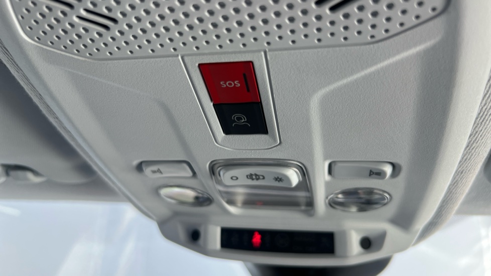 Peugeot 208 1.2 PureTech 100 Allure 5dr Petrol Hatchback - Image 30