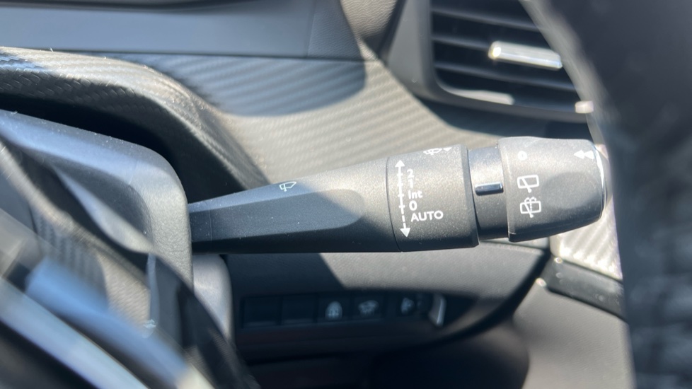 Peugeot 208 1.2 PureTech 100 Allure 5dr Petrol Hatchback - Image 36