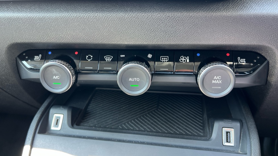 Citroen C4 1.2 PureTech [130] Max 5dr Auto Petrol Hatchback - Image 28