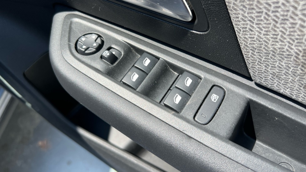 Citroen C4 1.2 PureTech [130] Max 5dr Auto Petrol Hatchback - Image 43