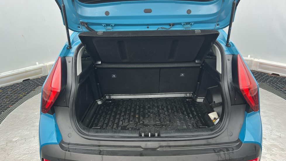 Hyundai BAYON 1.0 TGDi 48V MHEV Premium 5dr DCT Petrol Hatchback - Image 4