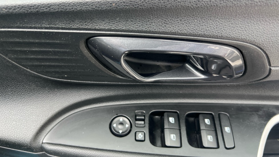 Hyundai BAYON 1.0 TGDi 48V MHEV Premium 5dr DCT Petrol Hatchback - Image 37
