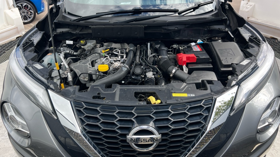 Nissan Juke 1.0 DiG-T 114 N-Connecta 5dr Petrol Hatchback - Image 8