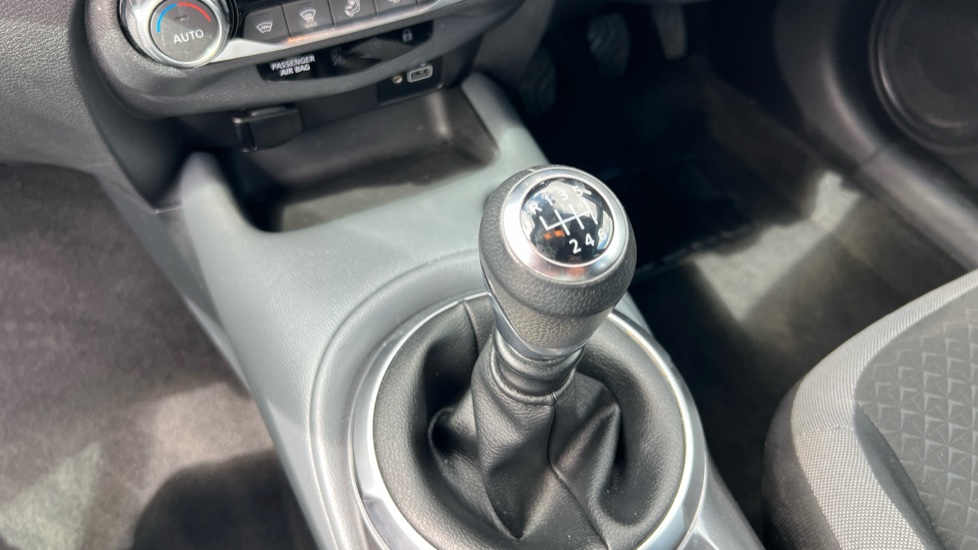 Nissan Juke 1.0 DiG-T 114 N-Connecta 5dr Petrol Hatchback - Image 13