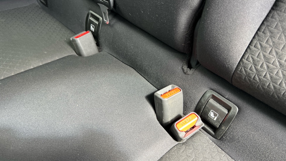 Nissan Juke 1.0 DiG-T 114 N-Connecta 5dr Petrol Hatchback - Image 17