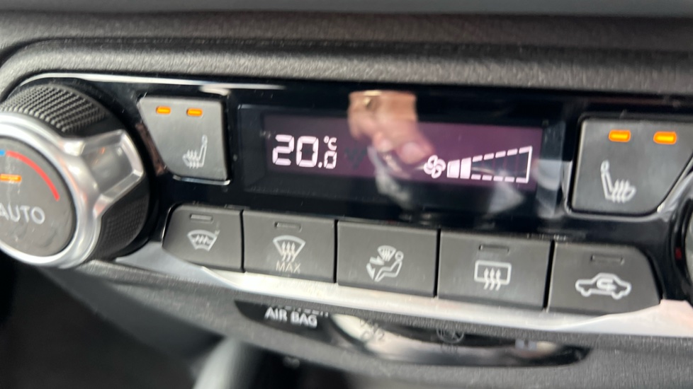 Nissan Juke 1.0 DiG-T 114 N-Connecta 5dr Petrol Hatchback - Image 28
