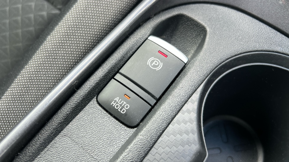 Nissan Juke 1.0 DiG-T 114 N-Connecta 5dr Petrol Hatchback - Image 31