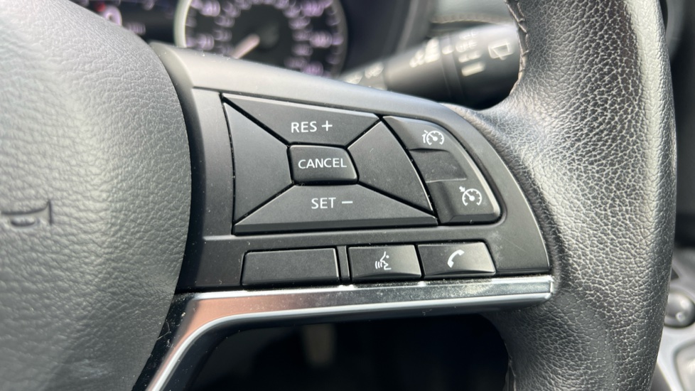 Nissan Juke 1.0 DiG-T 114 N-Connecta 5dr Petrol Hatchback - Image 35