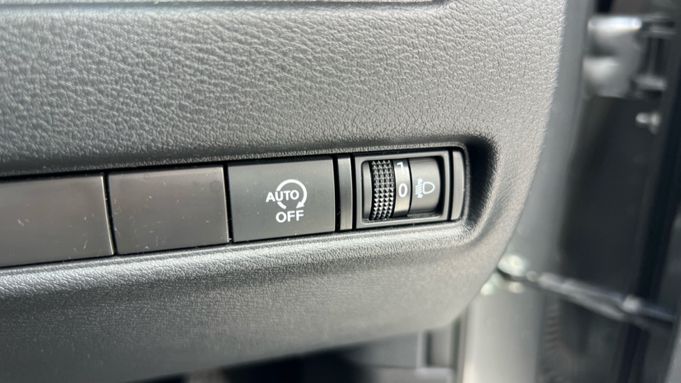 Nissan Juke 1.0 DiG-T 114 N-Connecta 5dr Petrol Hatchback - Image 39