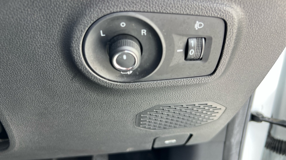 MG ZS 130kW Trophy EV 51kWh 5dr Auto Electric Hatchback - Image 39
