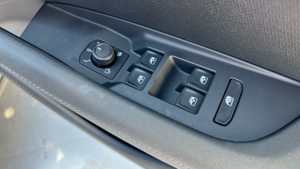 CUPRA Terramar 1.5 eTSI 150 V2 5dr DSG Petrol Hatchback - Image 43