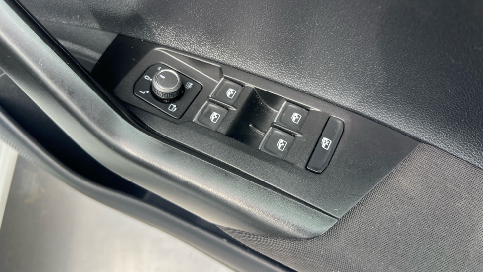 Volkswagen Polo 1.0 TSI Style 5dr Petrol Hatchback - Image 37