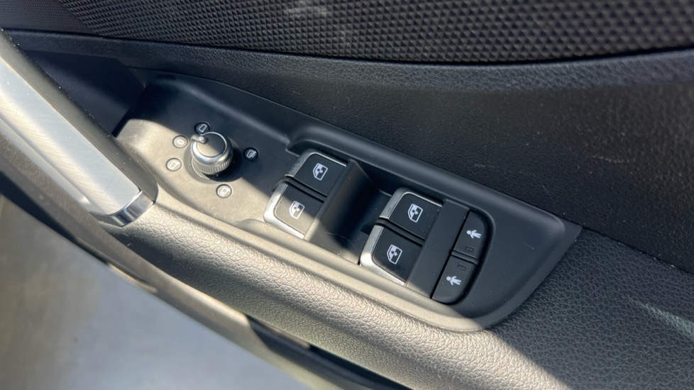 Audi Q2 35 TFSI S Line 5dr S Tronic Petrol Estate - Image 40