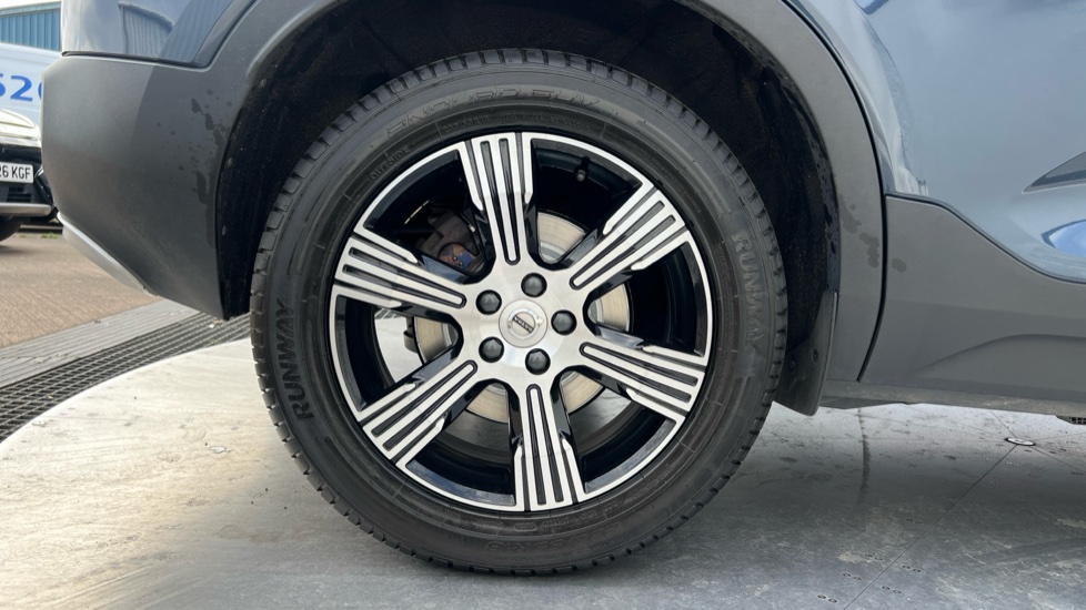 Volvo XC40 2.0 B4P Inscription 5dr AWD Auto Petrol Estate - Image 7