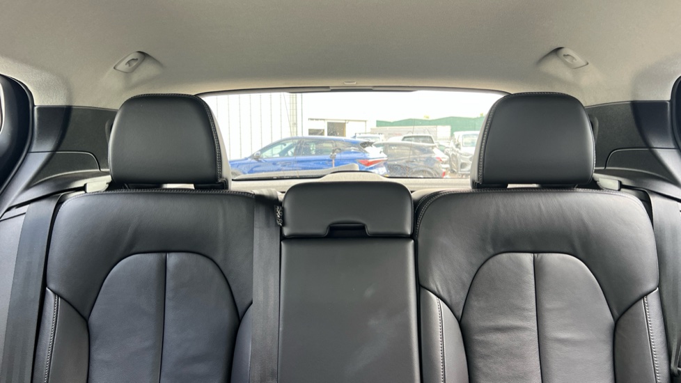 Volvo XC40 2.0 B4P Inscription 5dr AWD Auto Petrol Estate - Image 15