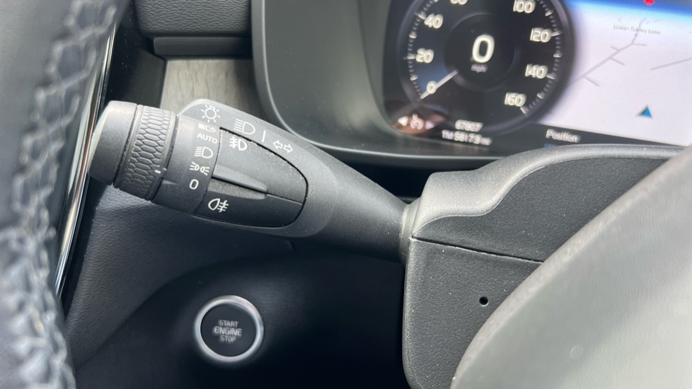 Volvo XC40 2.0 B4P Inscription 5dr AWD Auto Petrol Estate - Image 35