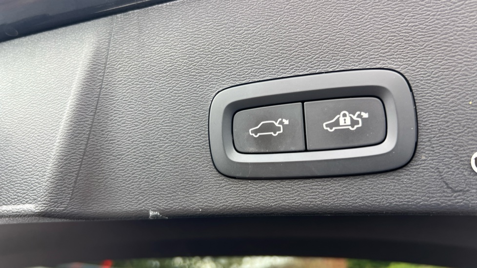 Volvo XC40 2.0 B4P Inscription 5dr AWD Auto Petrol Estate - Image 41