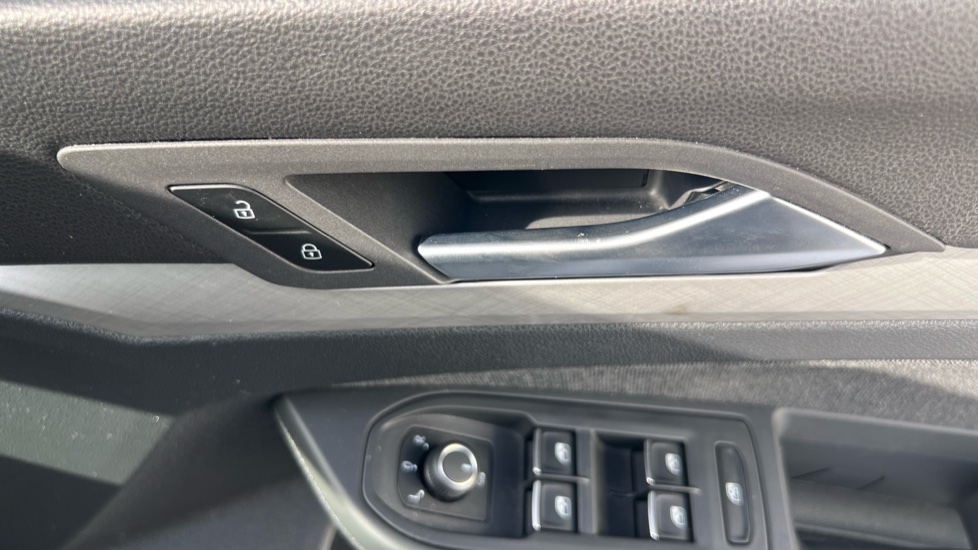 Volkswagen Golf 1.5 TSI Life 5dr Petrol Hatchback - Image 39