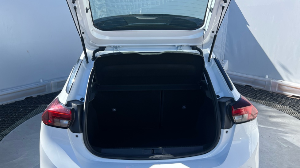 Vauxhall Corsa 1.2 Design 5dr Petrol Hatchback - Image 4