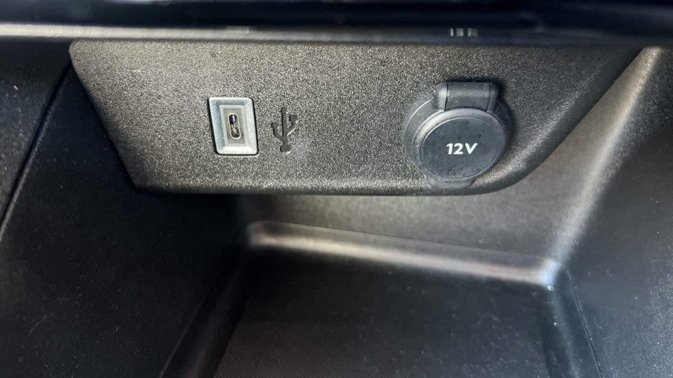 Vauxhall Corsa 1.2 Design 5dr Petrol Hatchback - Image 28
