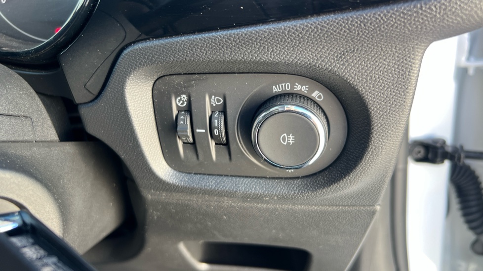 Vauxhall Corsa 1.2 Design 5dr Petrol Hatchback - Image 36
