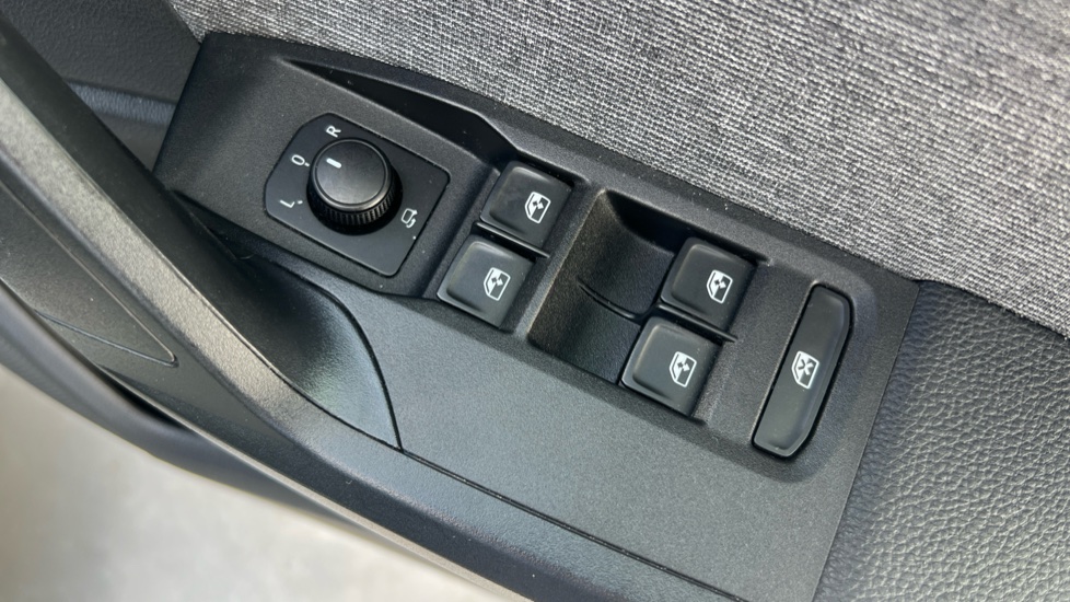 SEAT Arona 1.0 TSI 110 XPERIENCE 5dr Petrol Hatchback - Image 38