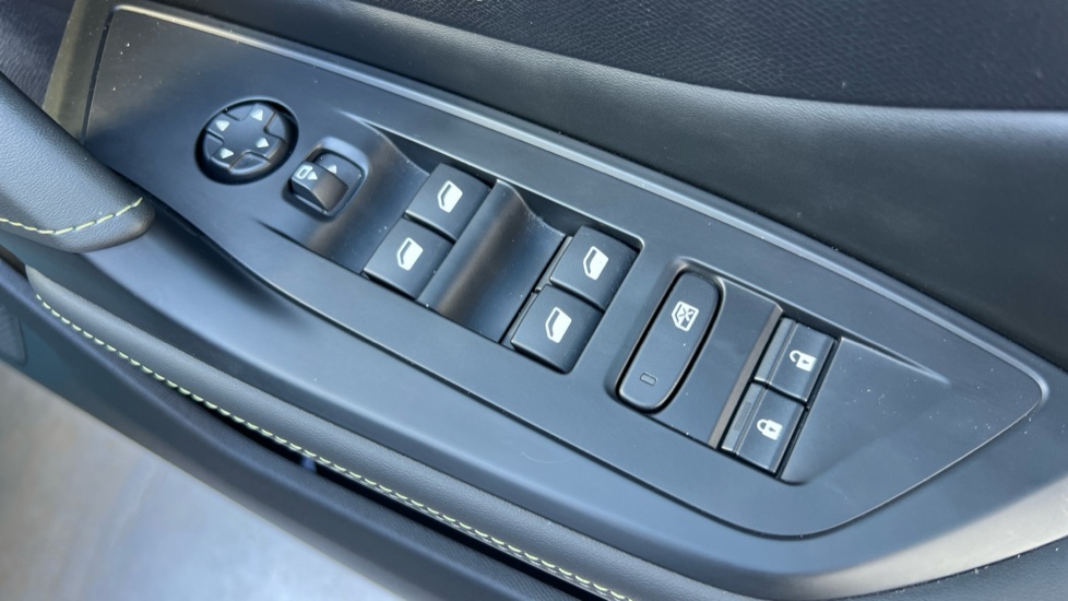 Peugeot 408 1.2 PureTech GT 5dr EAT8 Petrol Hatchback - Image 39
